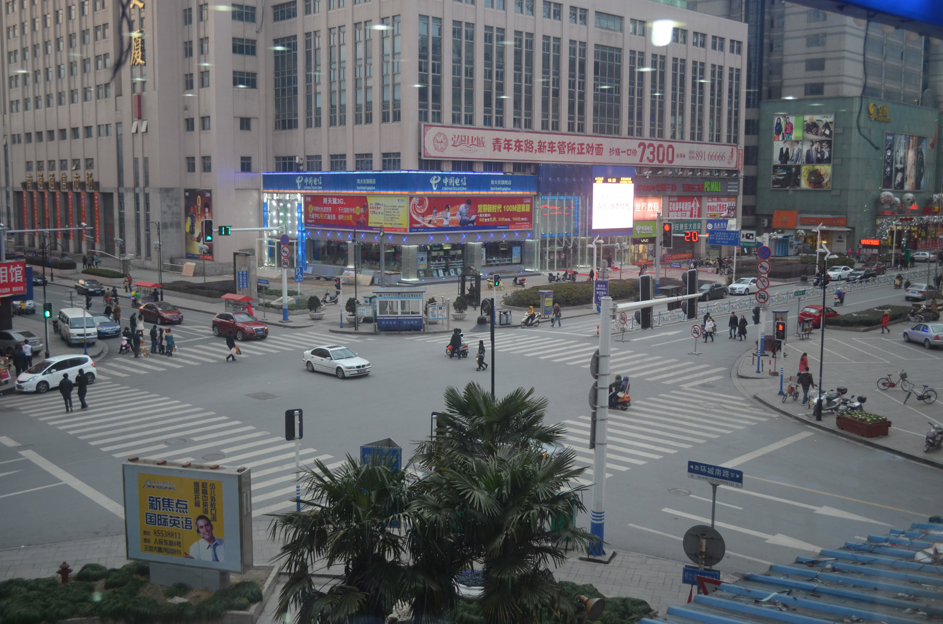 南京400平办公室吊顶装修设计图_装信通网效果图