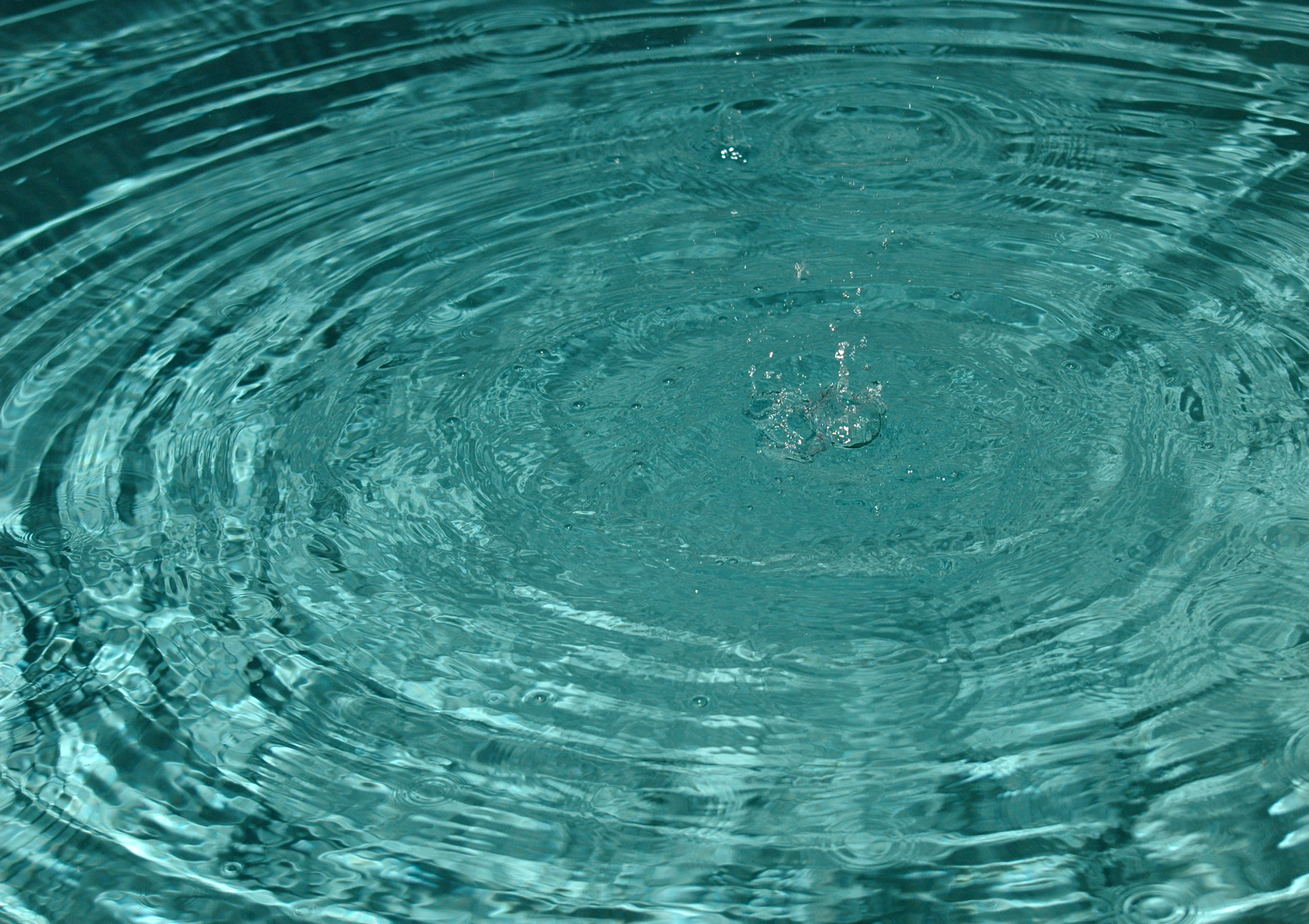 blue-water-drops-free-stock-photo-public-domain-pictures