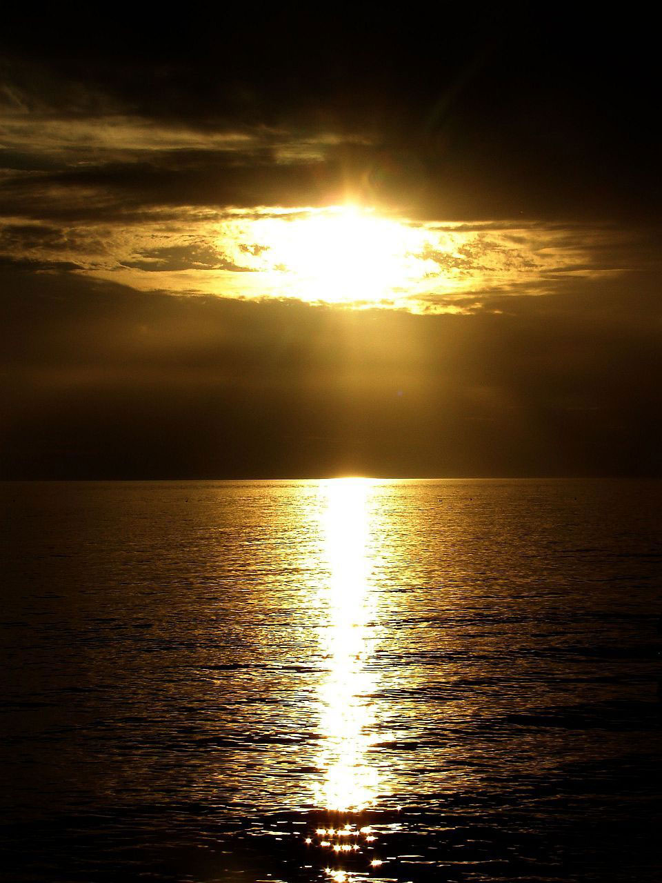 sunbeam on the ocean