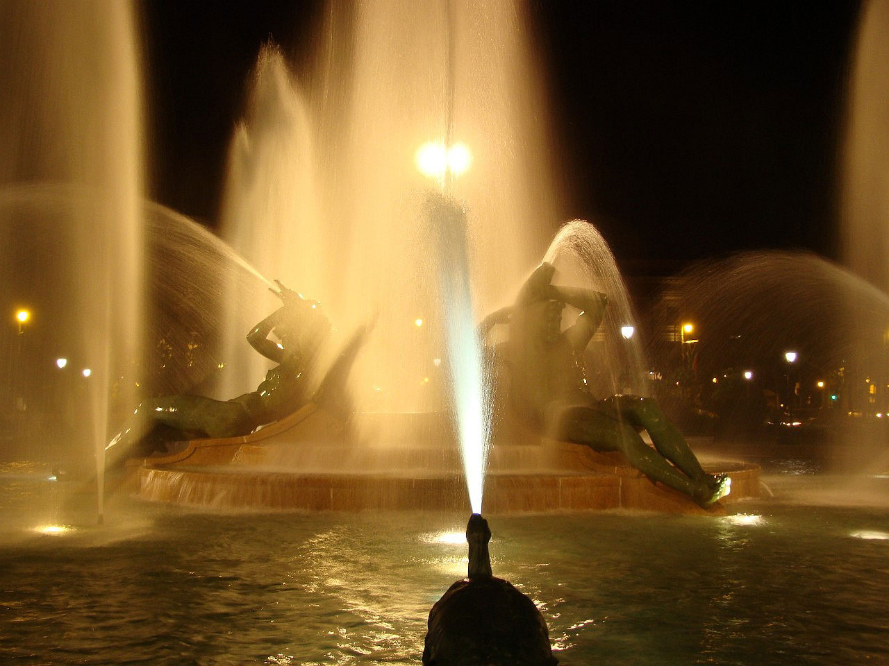 Philadelphia Swann fountain at night
