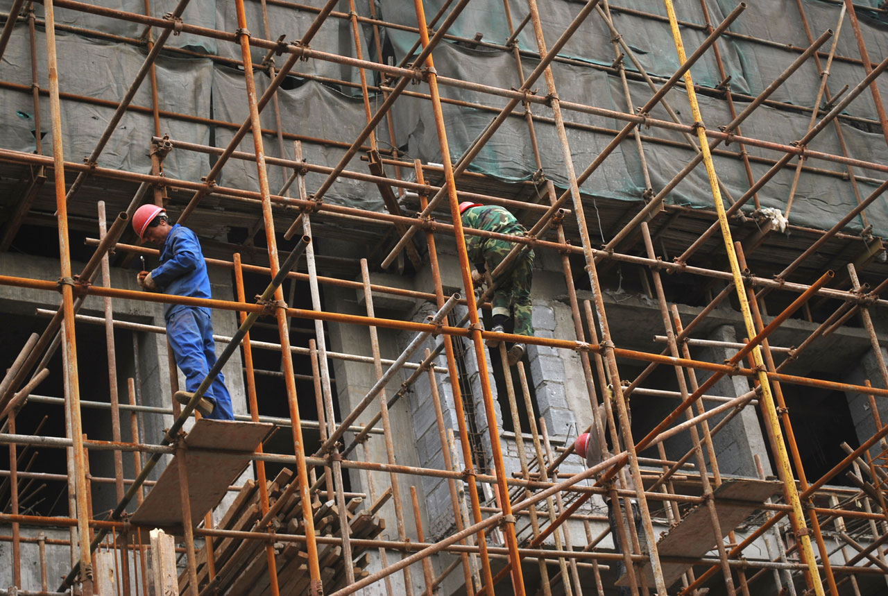 worker on a scaffold