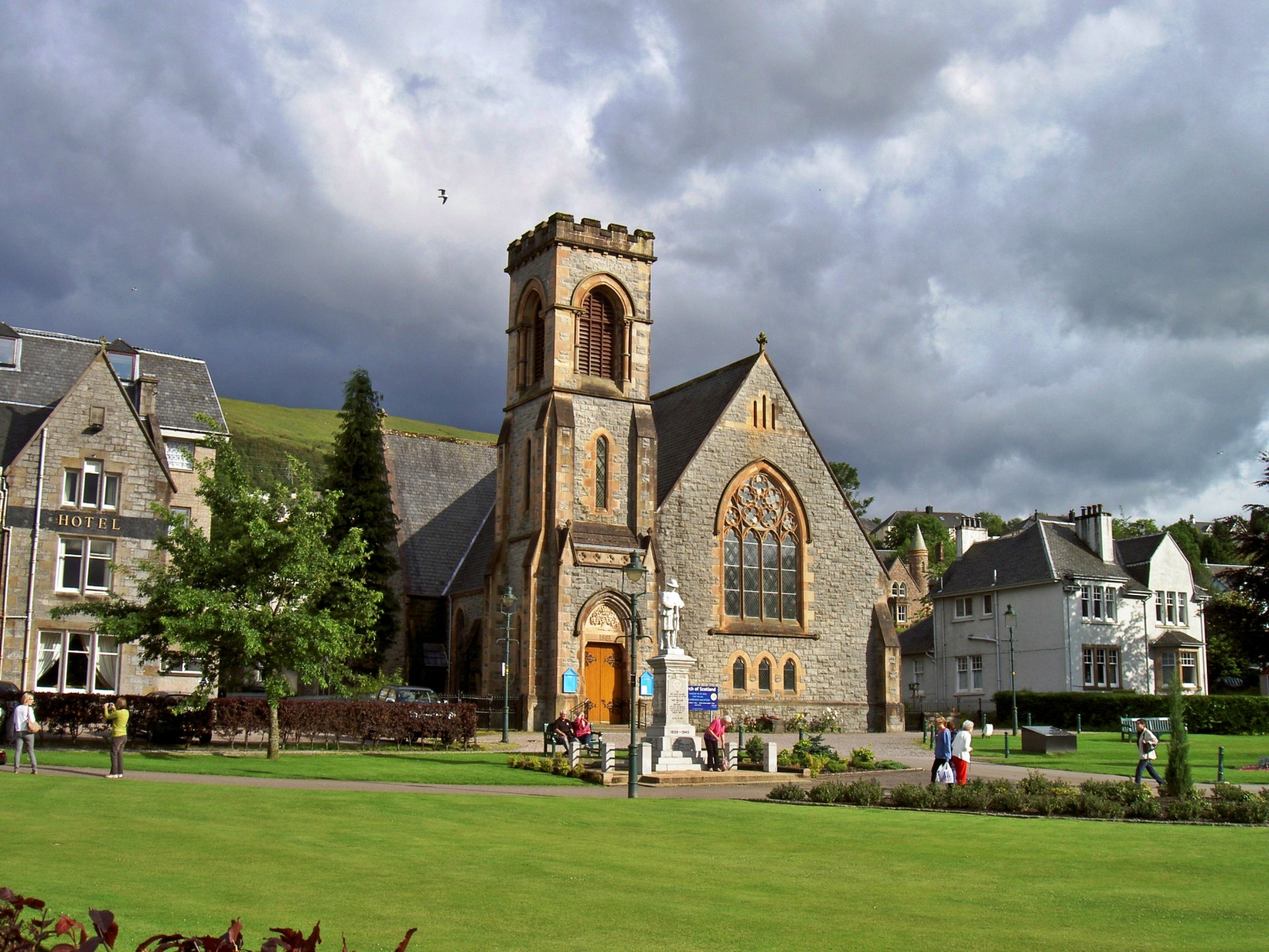 Fort William is a major tourist centre with Glen Coe just to the south, Aonach Mòr to the north and Glenfinnan to the west, on the Road to the Isles.