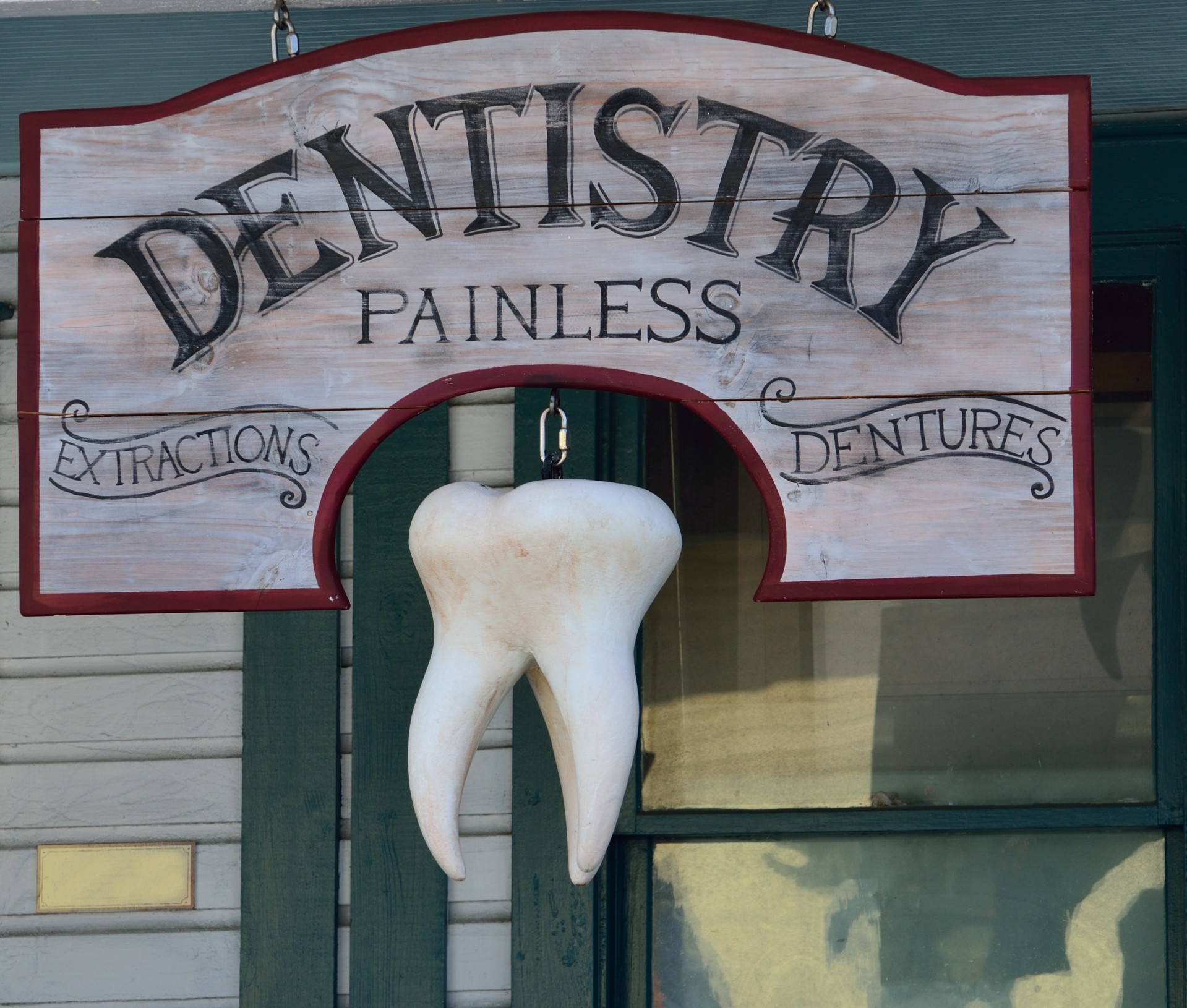 Old fashion dentist sign