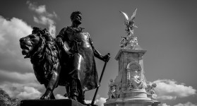 Victoria Memorial Statue III