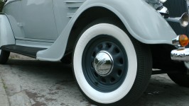 1934 Plymouth Convertible Tyre