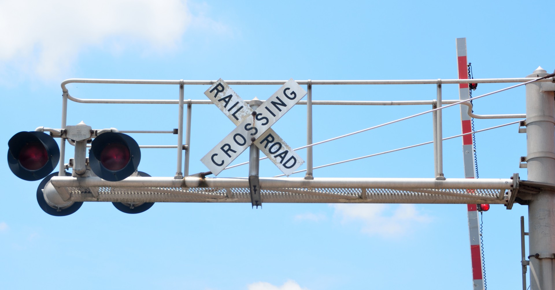 Railroad crossing signal