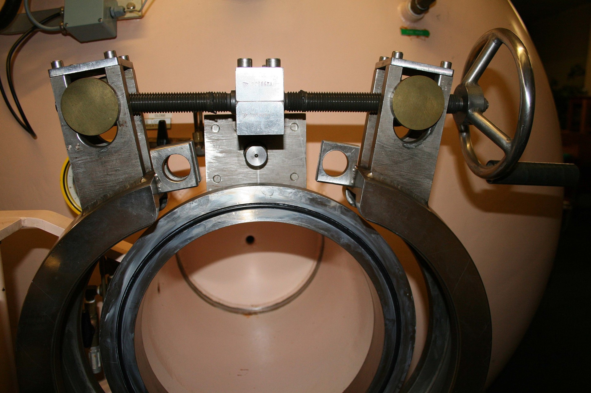 screw mechanism on service lock
