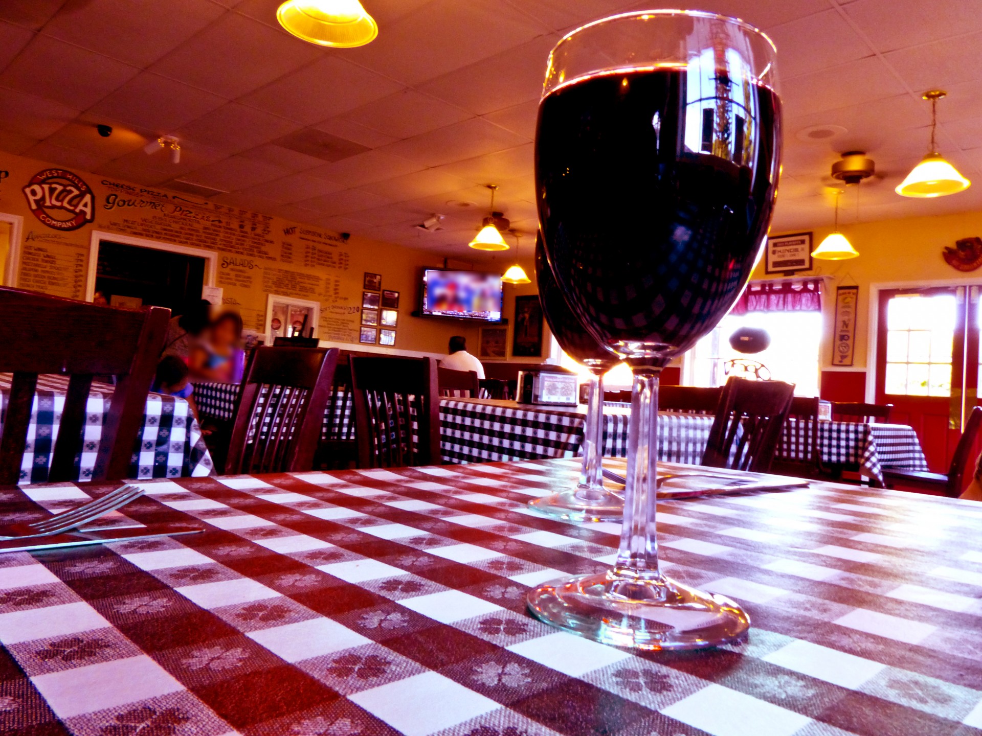 Wine On Checkerboard Tabelcloth
