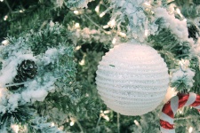 White Christmas Balls 3