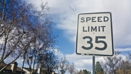 35 Miles Per Hour Sign