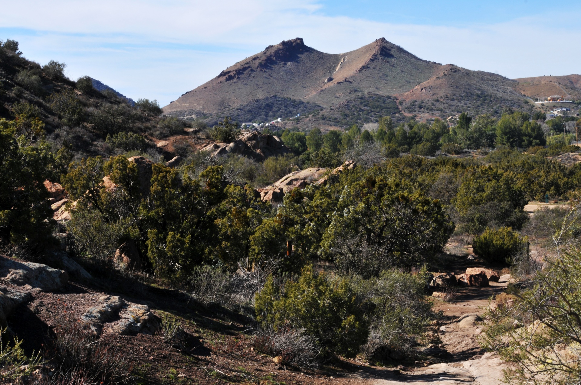 landscape in Vasquez Rocks desert with brush, rocks and mountains
