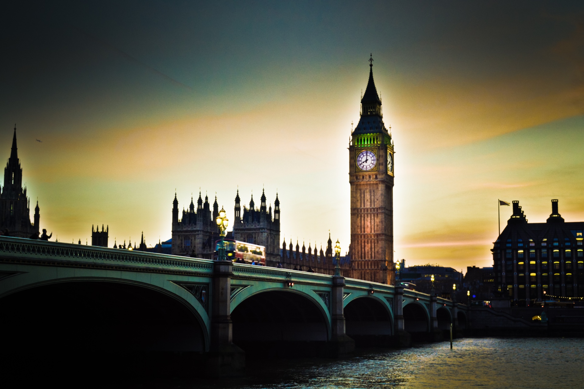 London Parliament & Big Ben in HDR