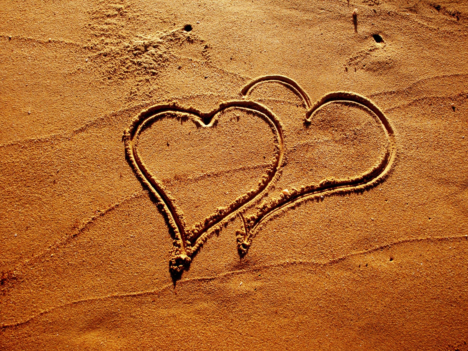 Two Hearts On Sand