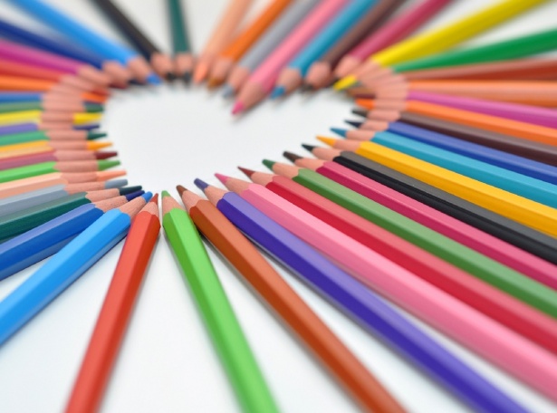 Cuore di matite colorate Immagine gratis - Public Domain Pictures
