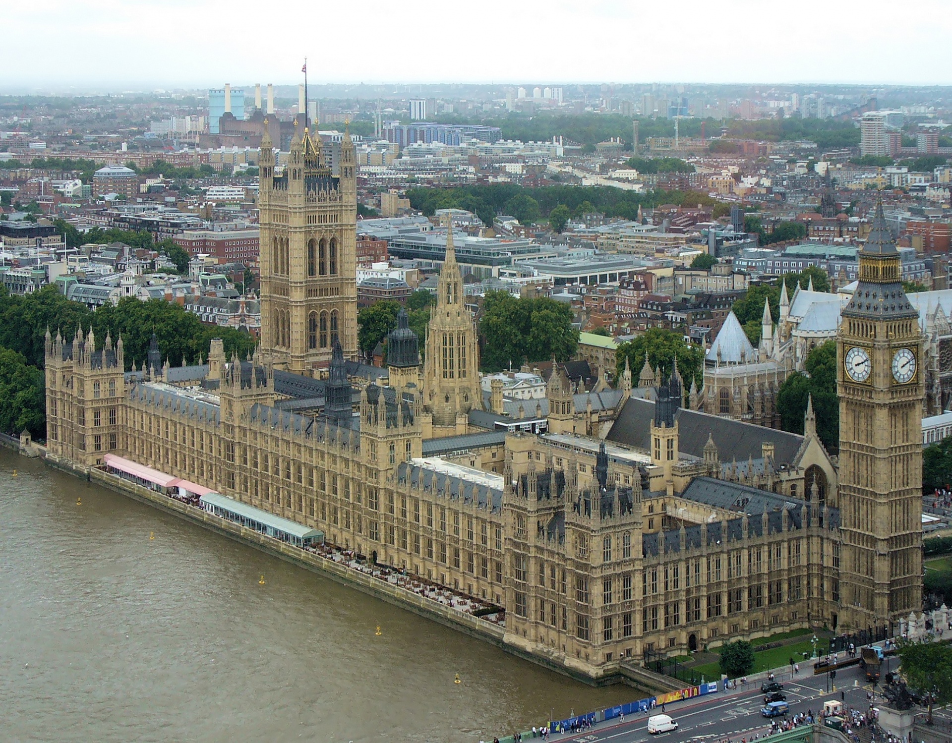 Aerial view of Westminster Place and Big Ben on the Thames River in London, England