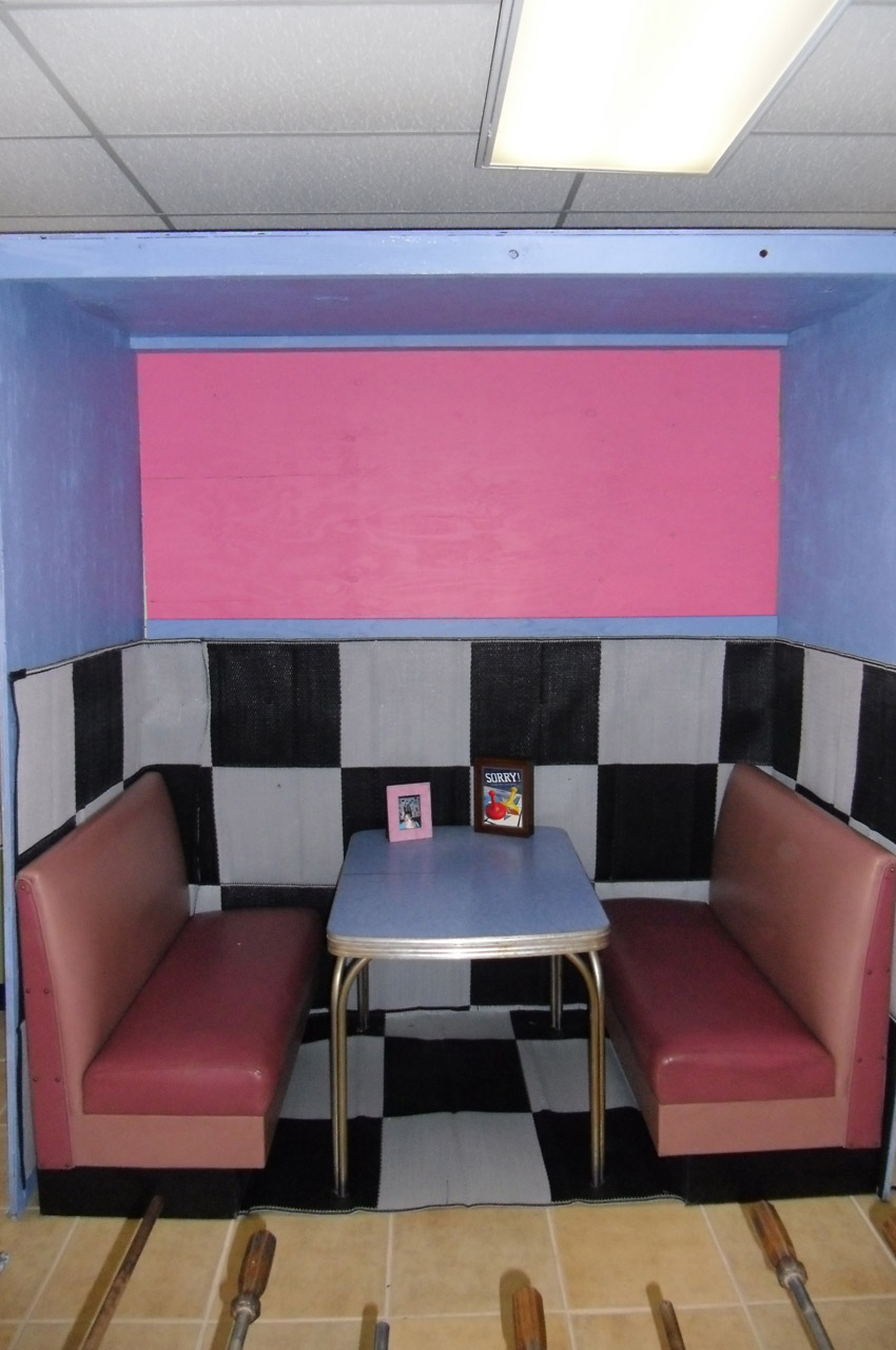 Diner Booth Close