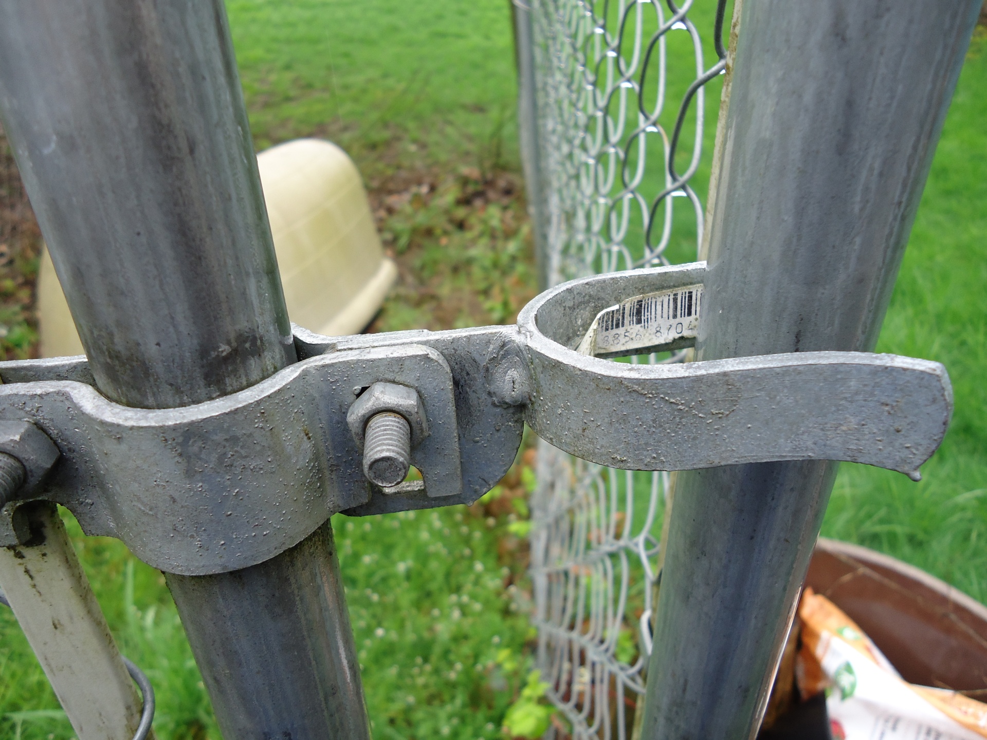 Fence gate fork latch for a chain link fence