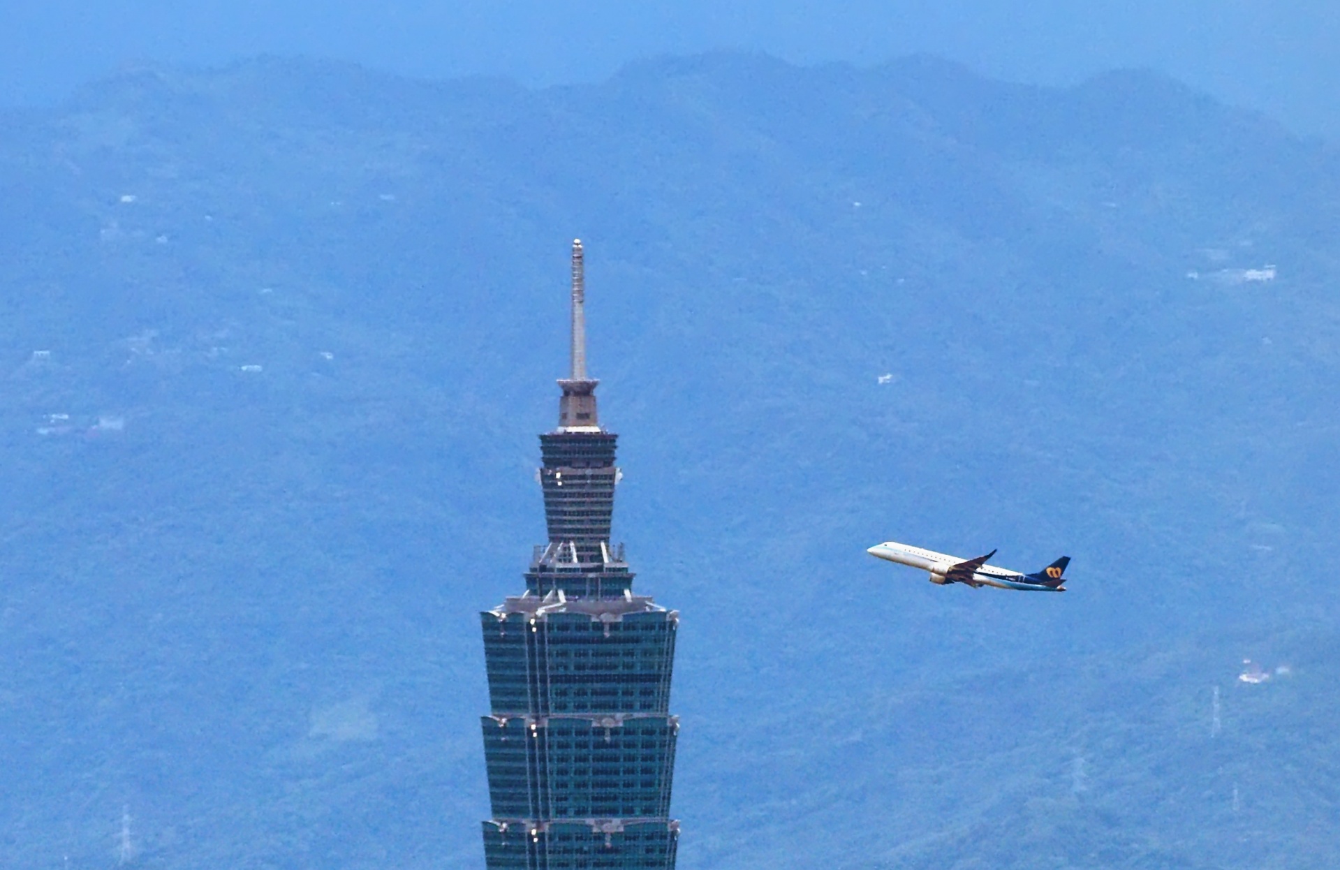 Taipei 101 Top With Plane