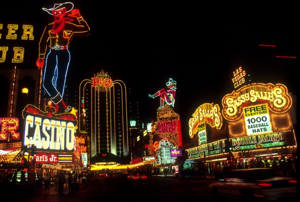 Jogo Na Noite E Ganha Por Las Vegas. Nevada. Fotografia Editorial - Imagem  de restaurante, placar: 269423482