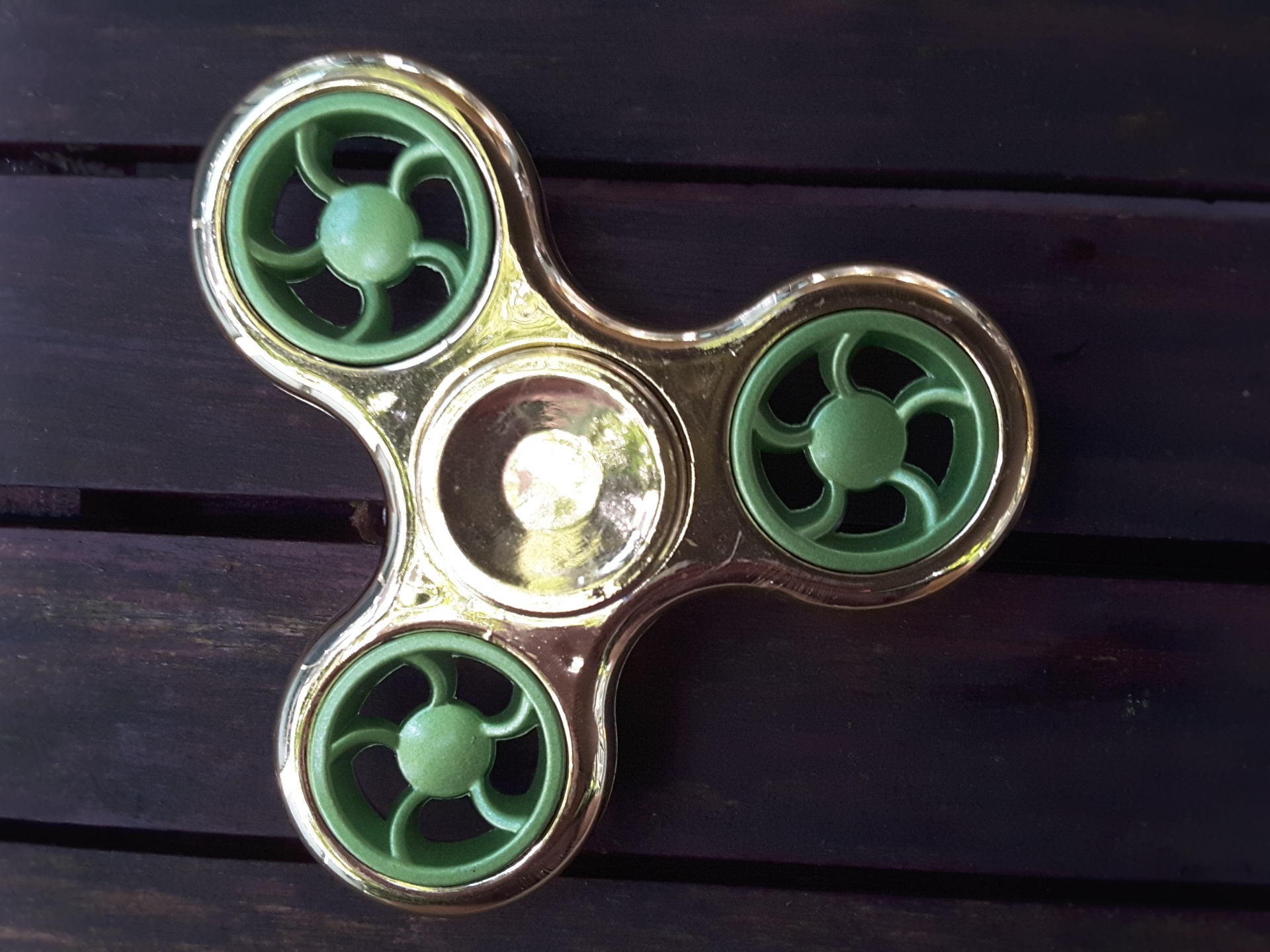 green spinner toy closeup photo