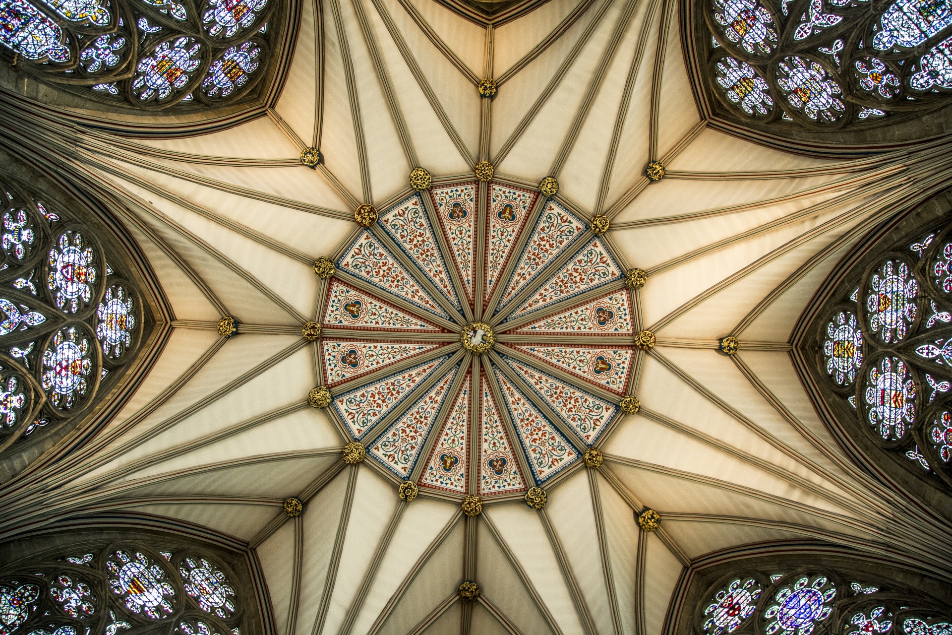 The Chapter House is one of York Minster’s architectural gems and its vaulted roof is the earliest example of its kind to use a revolutionary engineering technique. The octagonal space was built between over around 20 years from the 1260s to 1280s