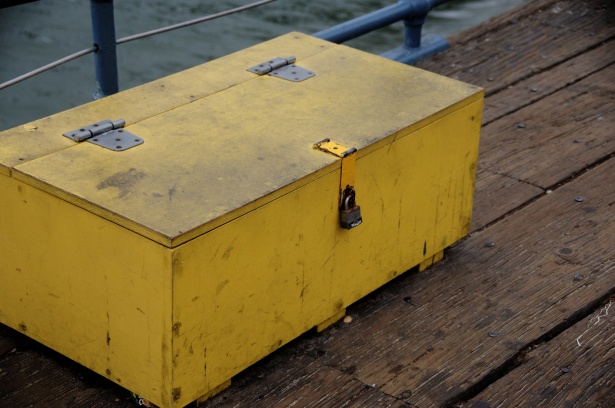 Dřevěná krabice s visacím zámkem Stock Fotka zdarma - Public Domain Pictures