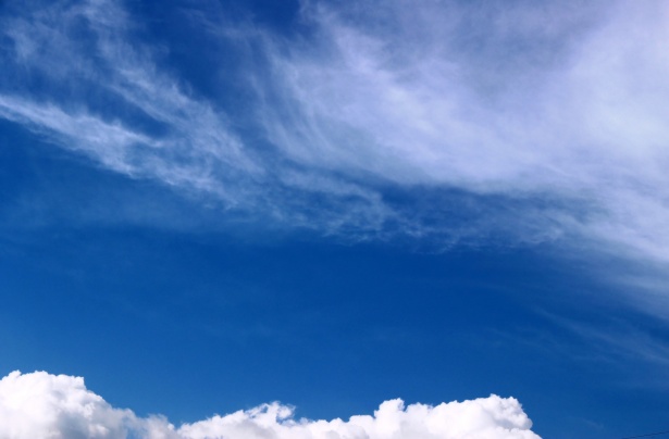 Cielo azzurro e nuvole sottili e sottili Immagine gratis - Public Domain  Pictures