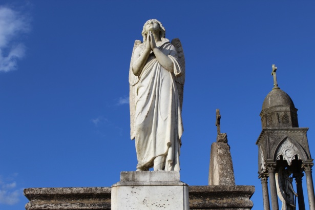 Sculptura unui înger care se roagă Poza gratuite - Public Domain Pictures