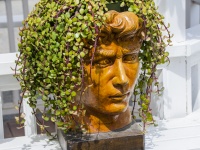 Sculpture Face Planter
