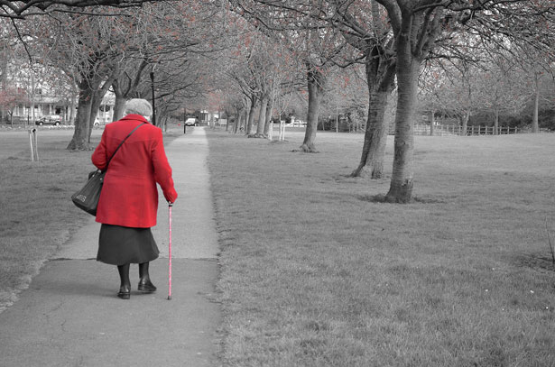 La vieille dame dans un manteau rouge Photo stock libre - Public Domain  Pictures