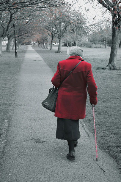 La vieille dame dans un manteau rouge Photo stock libre - Public Domain  Pictures