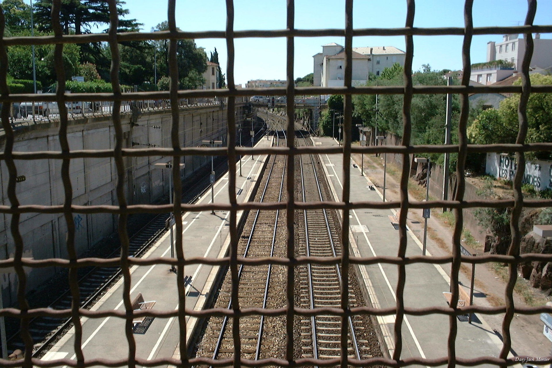 Voice to a railway bridge in Saint-Raphael (2000)