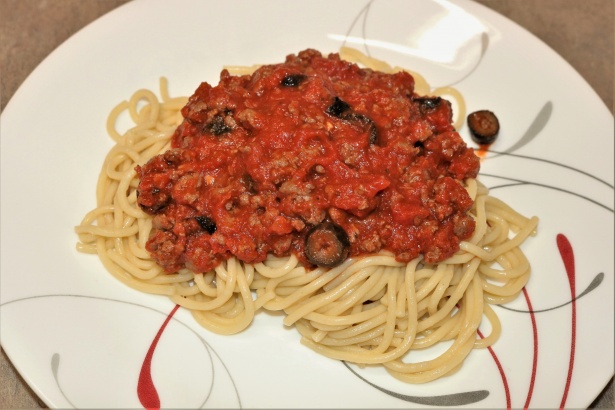 Tányér spagetti és húsmártással Szabad kép - Public Domain Pictures