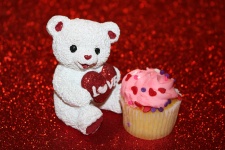 Little White Bear And Cupcake