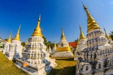 Wat Phra Chedi Sawlang, Lampang, Thai