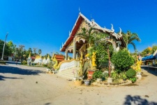 Wat Phra Chedi Sawlang, Lampang, Thai