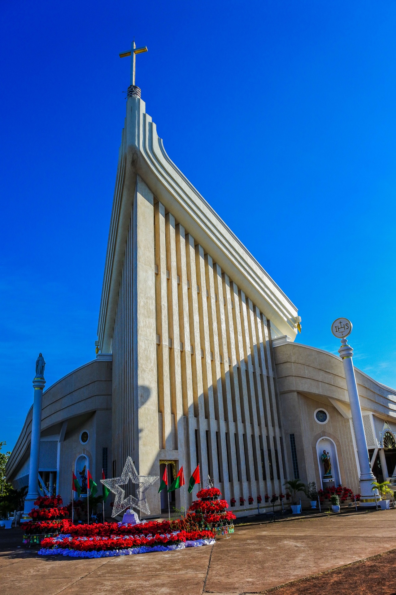 Saint Michael Cathedral, Ban Tharae