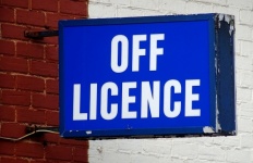 Off Licence Signpost