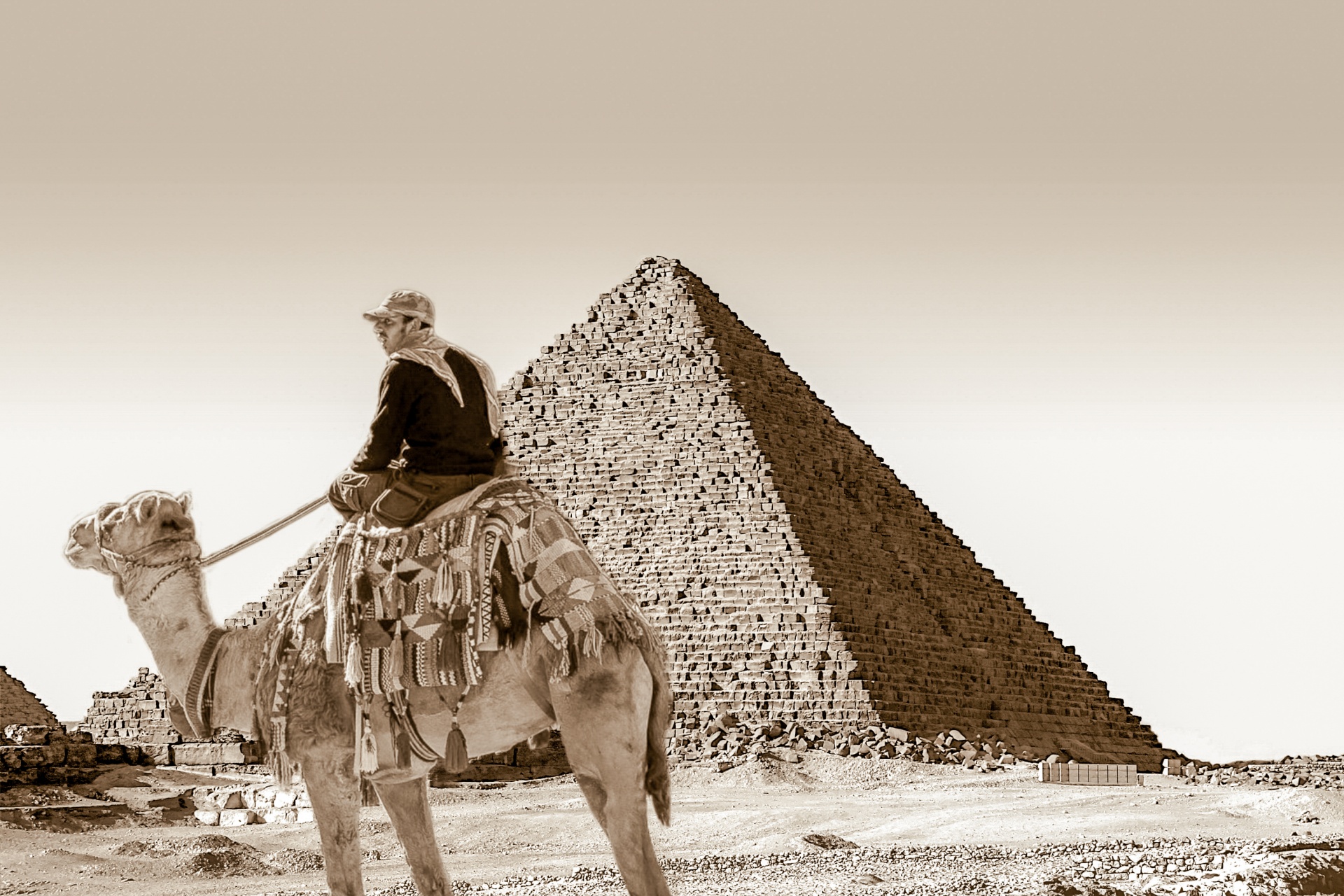 pyramid,egypt,pharaonic,egyptian,tomb,egyptians,desert,cairo,sand,camel,desert,people,tourism, safari, Wonder,big pyramids, traveling, ancient, history,Giza,