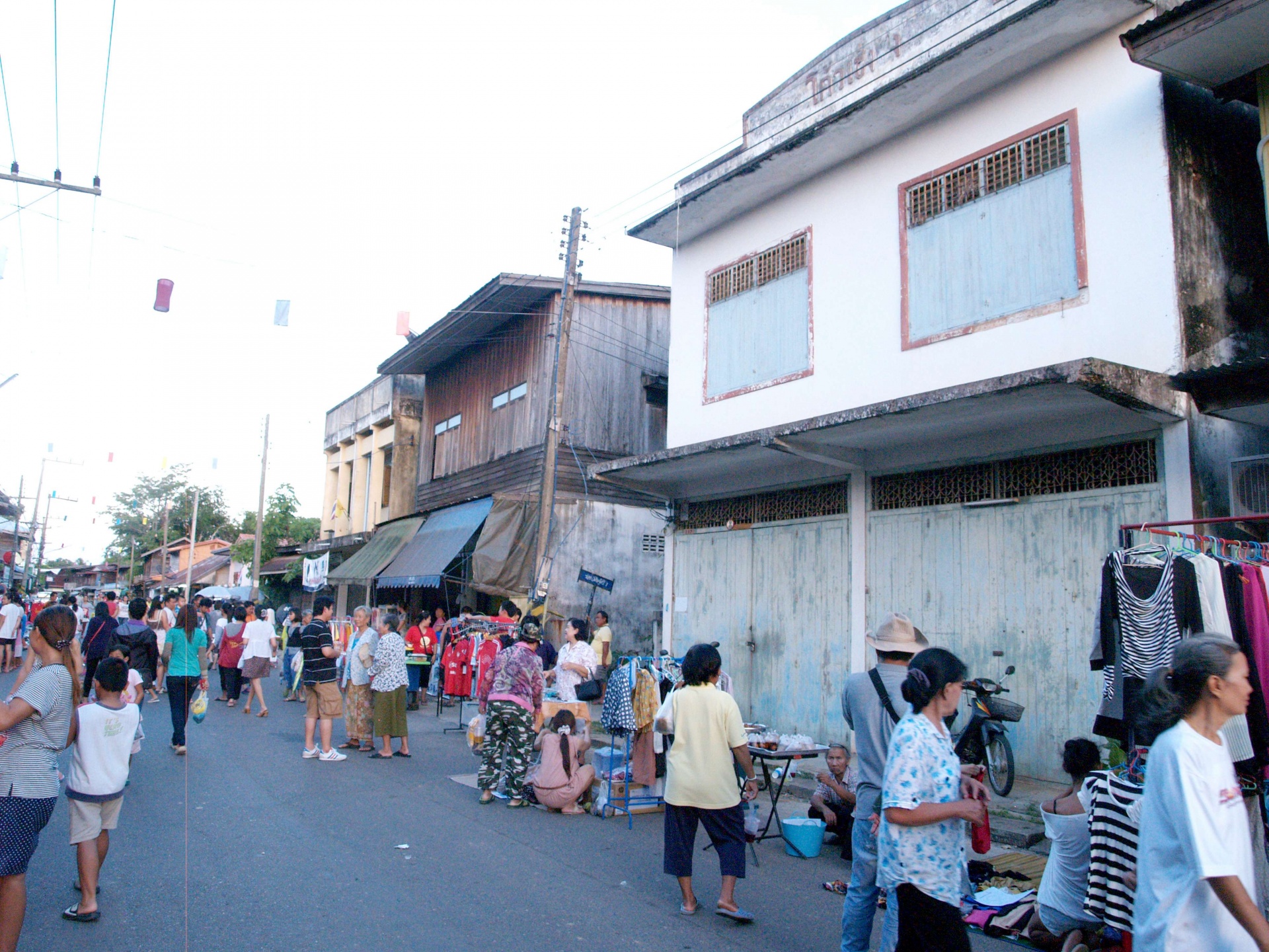 Life Thailand Street Market At Khemmarat