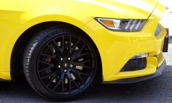 Ford Mustang Front Wheel And Lights