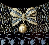 Ladies Bow And Pearl Brooch