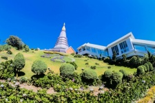 Two Pagodas Noppamethanedol