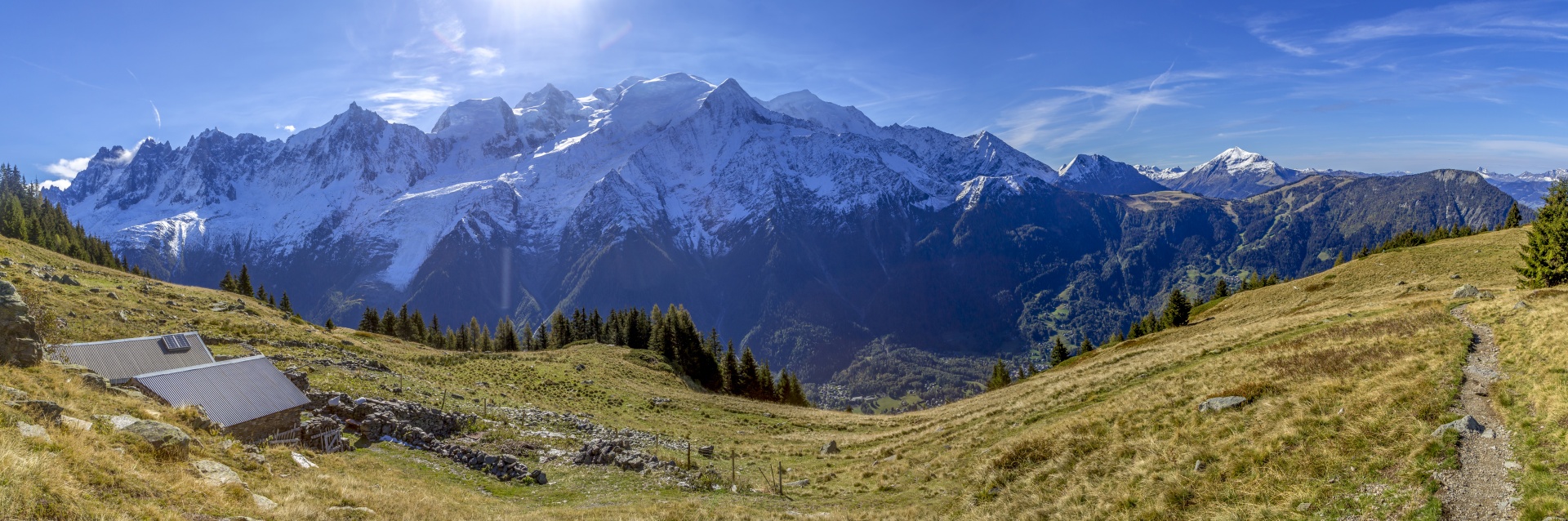 Aiguillette des Houches. Aiguillette des Houches is a magnificent stroll in the heart of the Mont-Blanc Massif that takes part of the Tour du Mont Blanc. With its sumptuous views of the Mont Blanc Massif