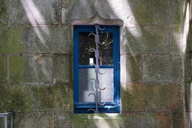 Okno a tepané železo Stock Fotka zdarma - Public Domain Pictures