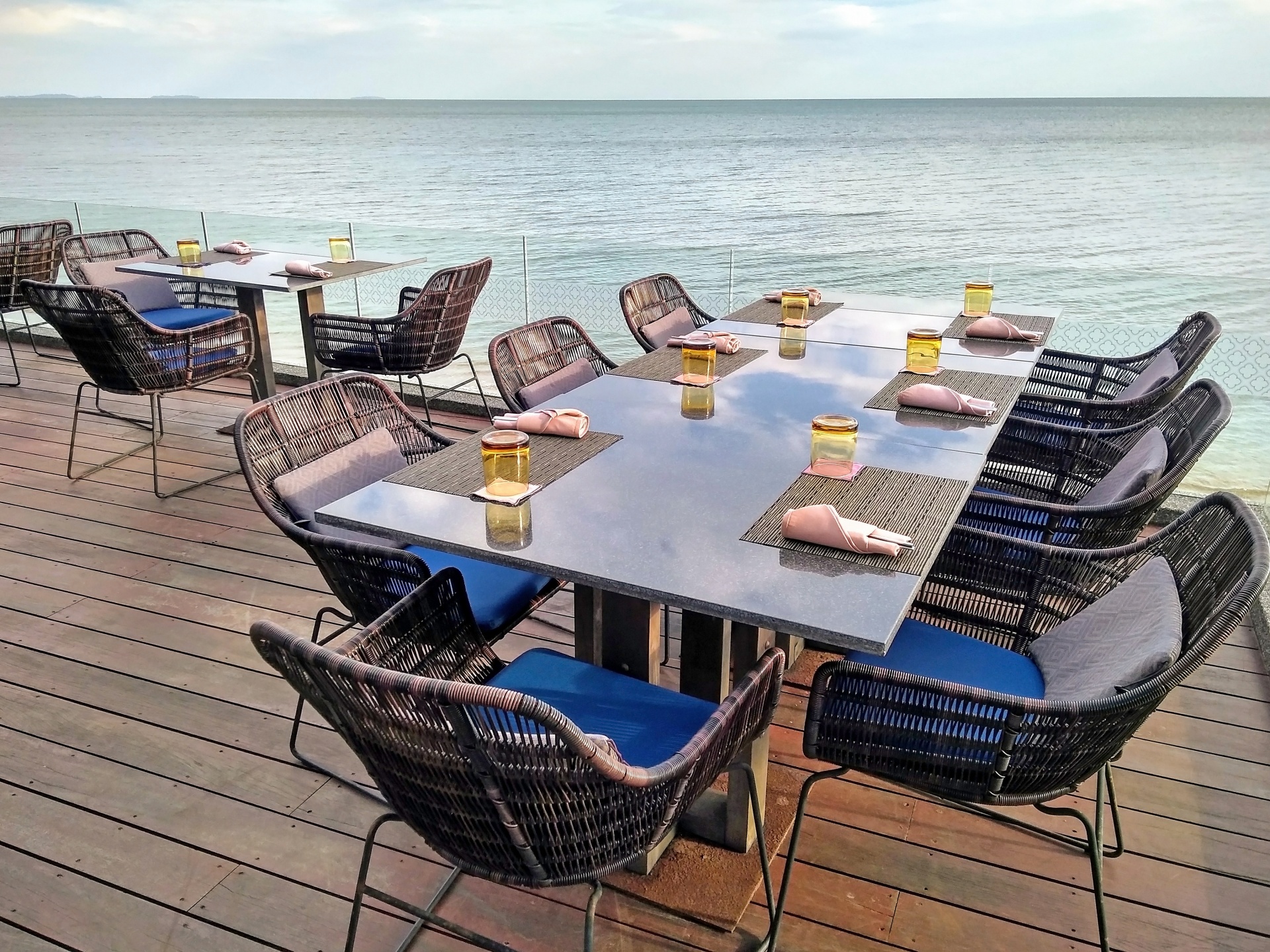 Ocean Restaurant Table And Chairs