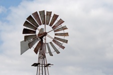 Fin On Multibladed Windmill Rotor