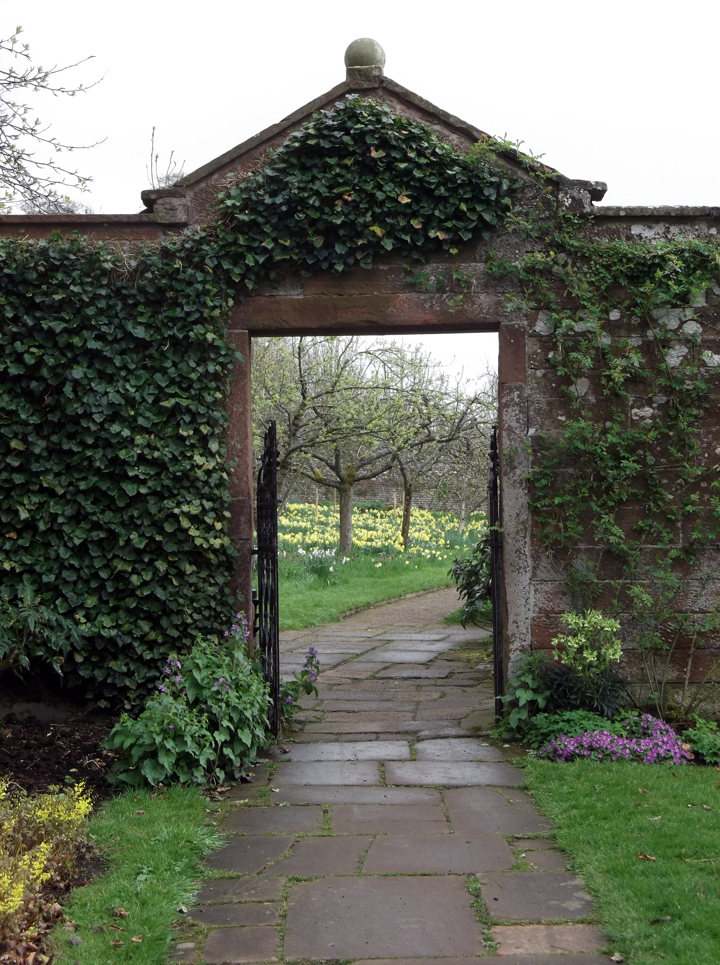 Walled garden gateway