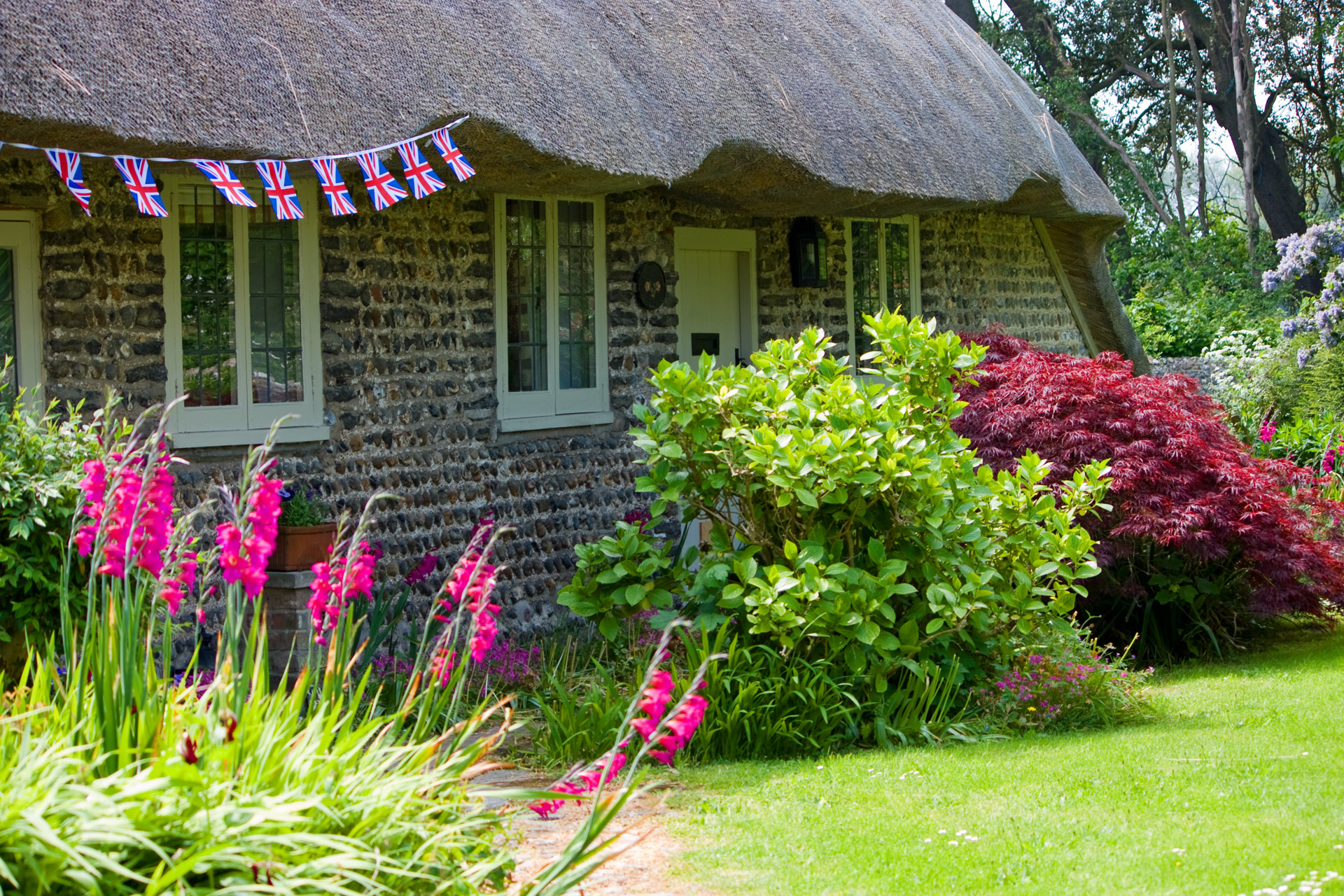 Beautiful country thatched cottage and garden