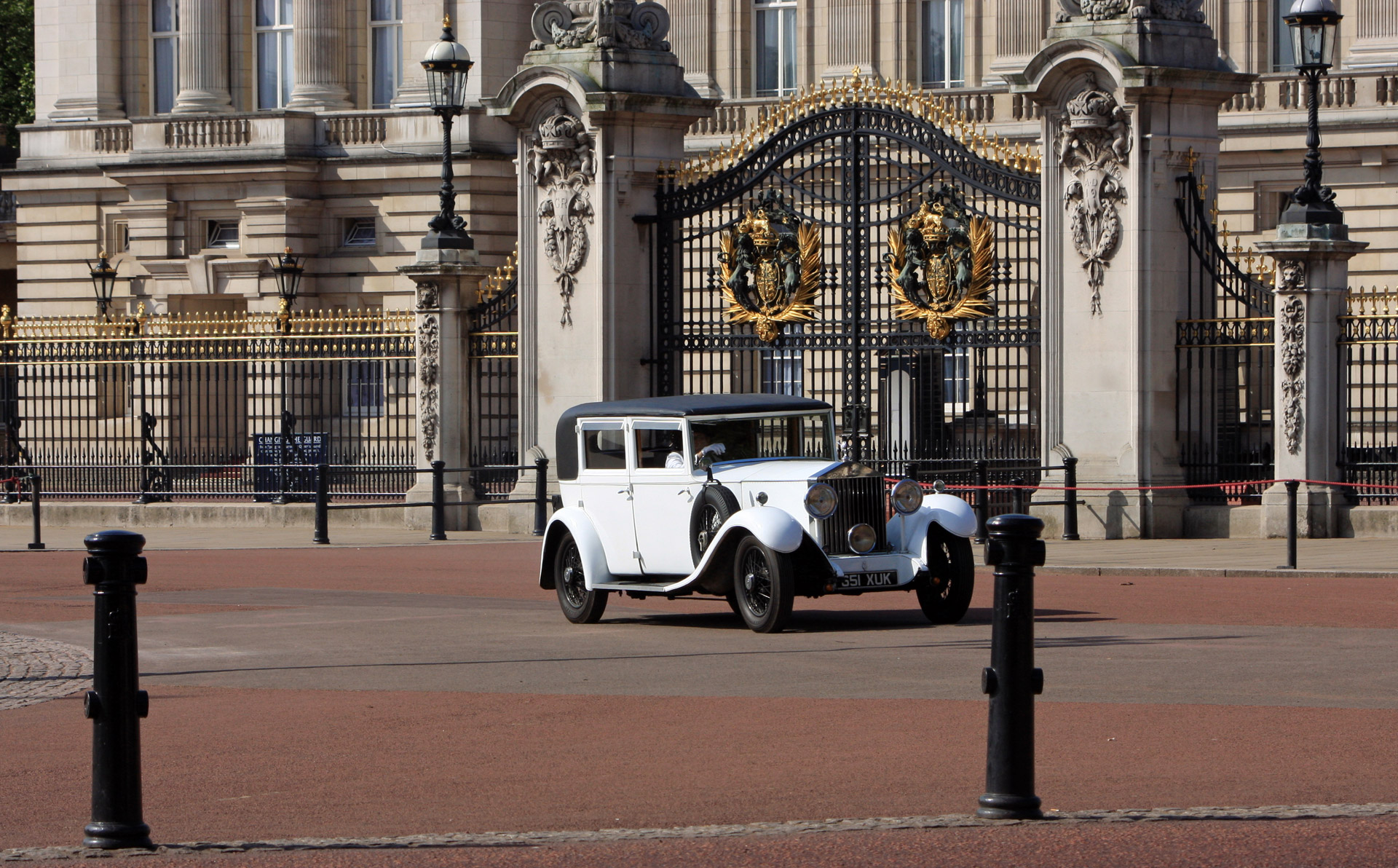 Vintage white rolls royce outside Buckingham Palace, London, England